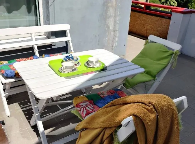 Apartment With Sea View *